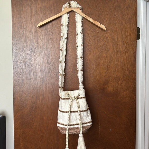 LIZARD THICKET Bucket Straw Bag - Picture 2 of 6